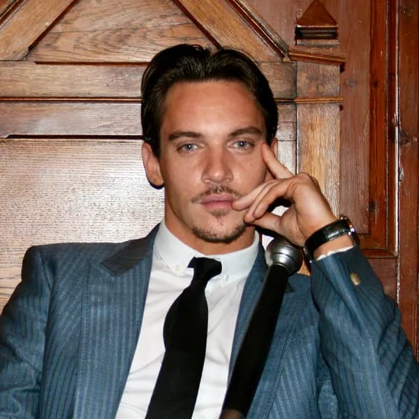 Jonathan Rhys-Meyers